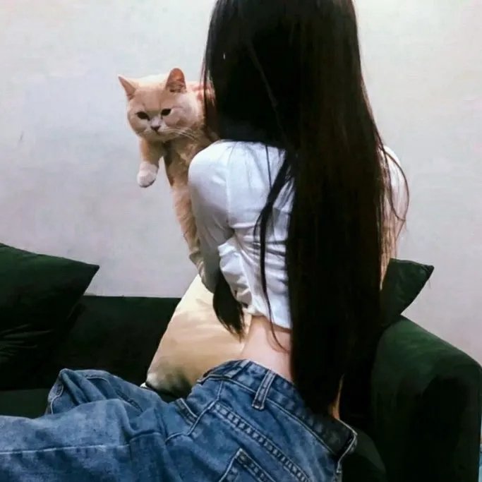 穿粉红色裤子的男孩